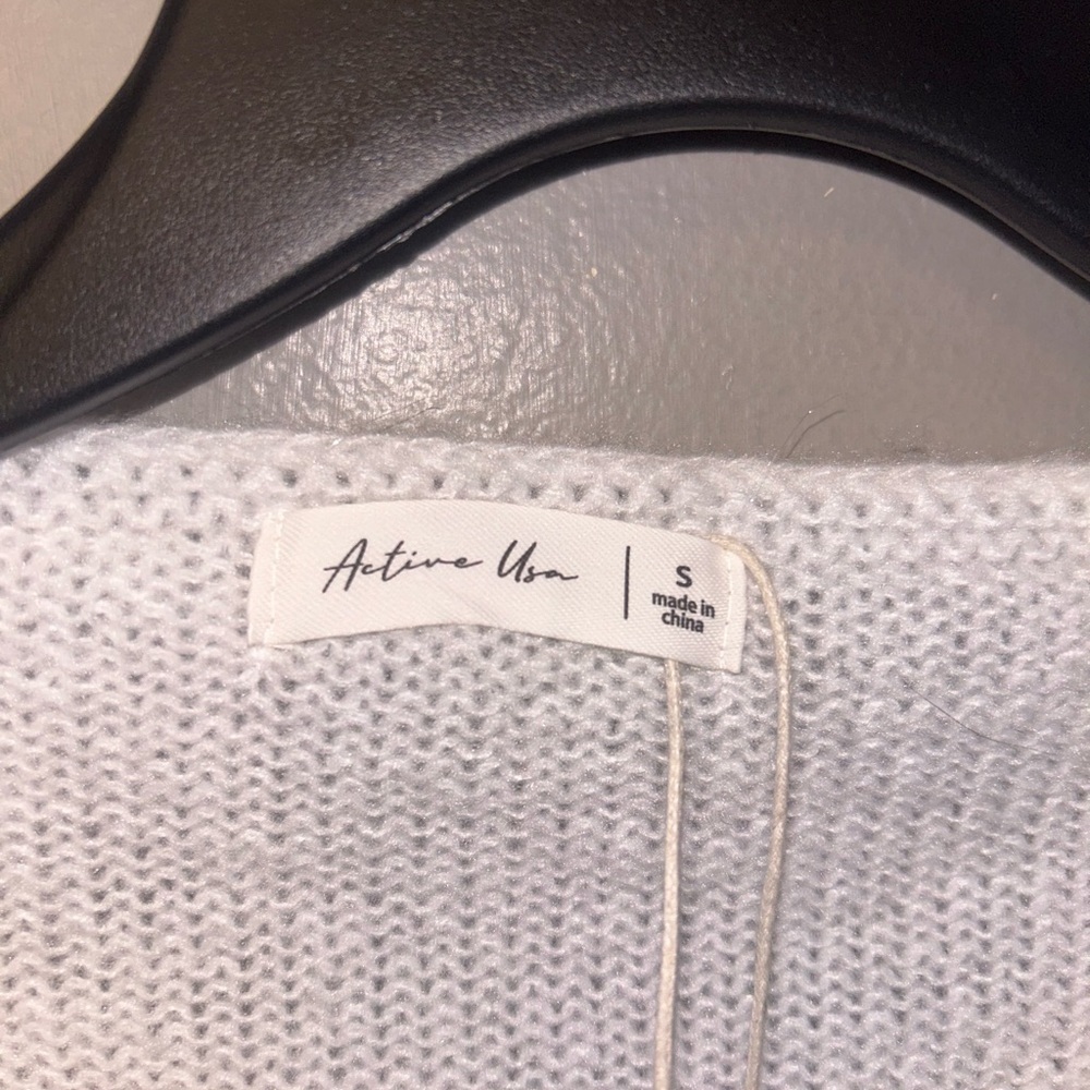 Active USA sweater - white long sleeve v-neck with cross detail NWT - Picture 3 of 9